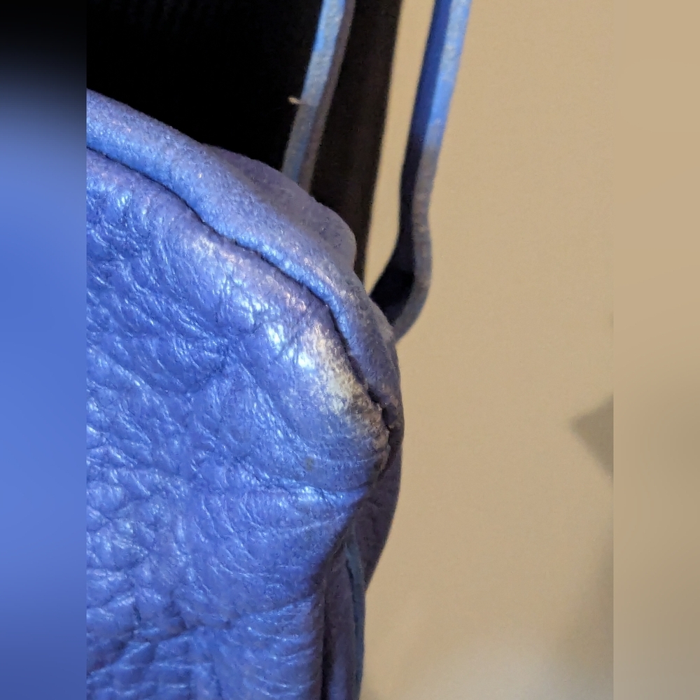 ROOTS CANADA Tribe Village crossbody purple leather bag. Medium - Picture 11 of 13
